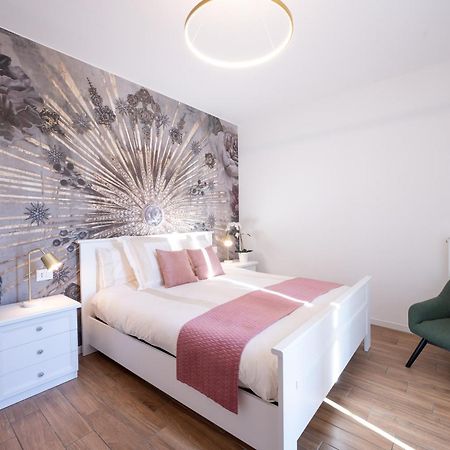 Lora Diamond Suite ,Free Parking, Self Check In,3 Como Exterior foto