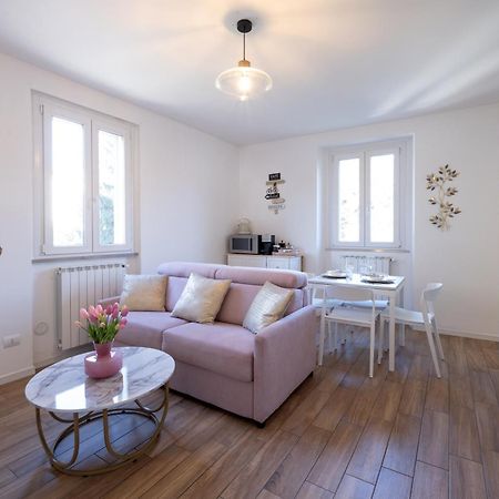 Lora Diamond Suite ,Free Parking, Self Check In,3 Como Exterior foto