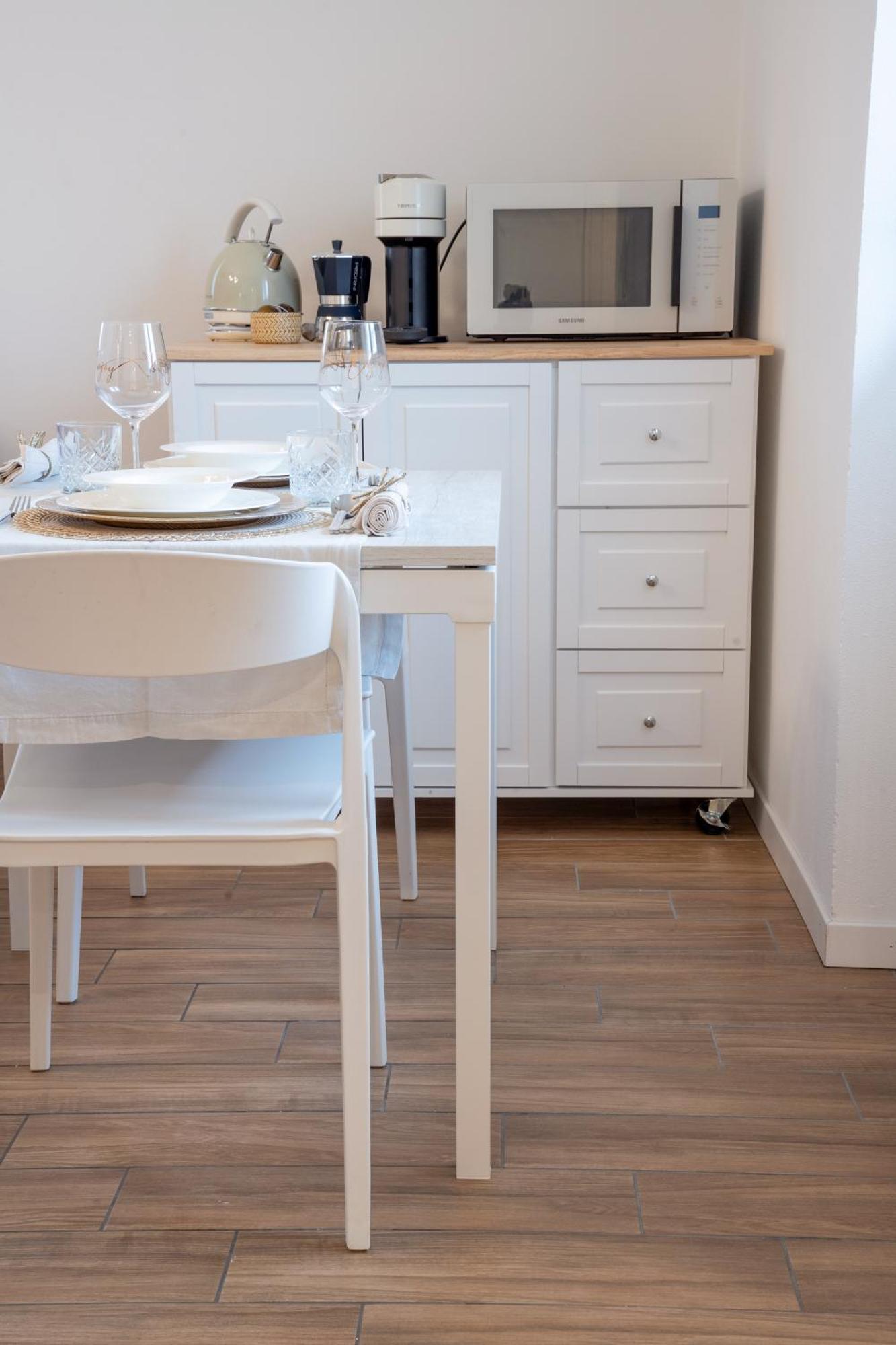 Lora Diamond Suite ,Free Parking, Self Check In,3 Como Exterior foto