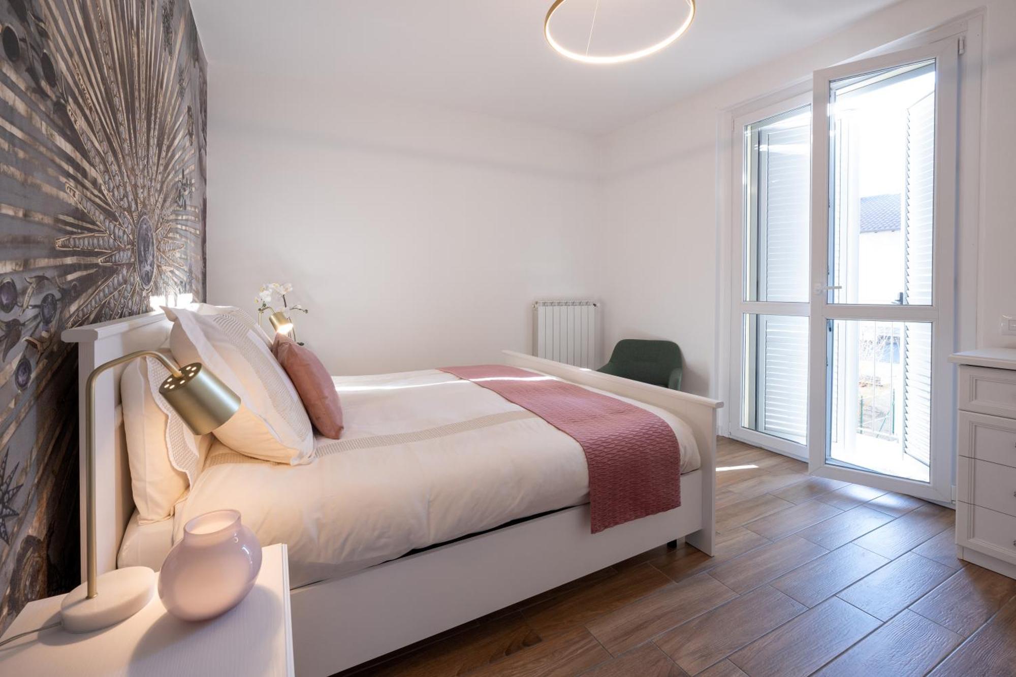 Lora Diamond Suite ,Free Parking, Self Check In,3 Como Exterior foto